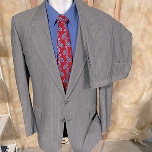 Valentino Uomo Size 40 Gray Suit